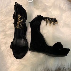 Punky black & gold wedge sandals
